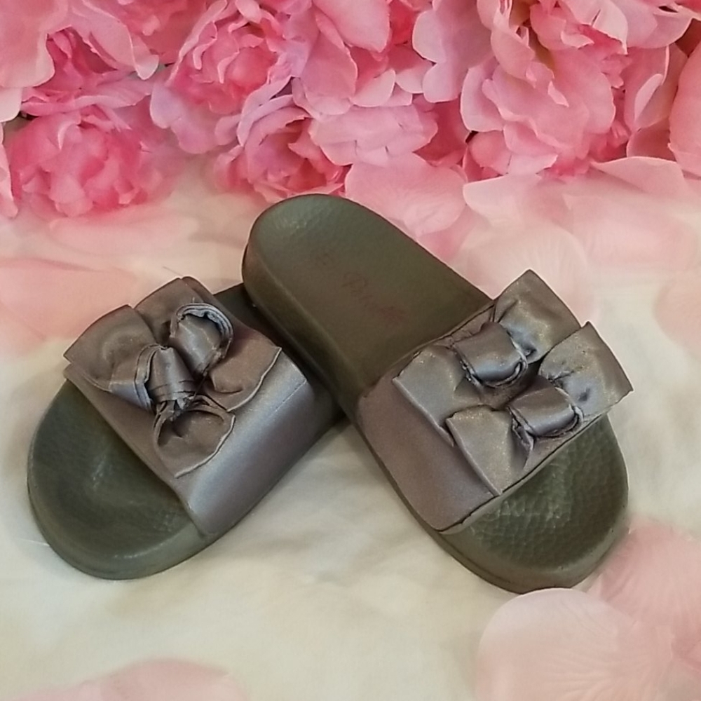Girls sandals by Petalia